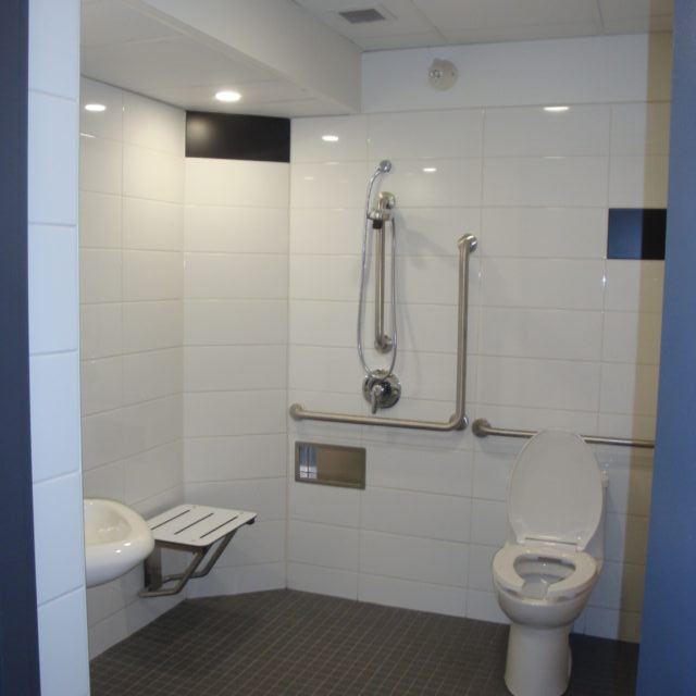 Accessible Washroom by Kastone Construction, Ottawa