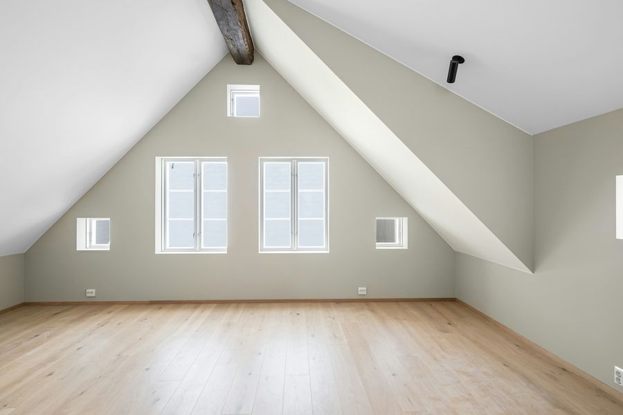 Finished loft room with vaulted ceiling